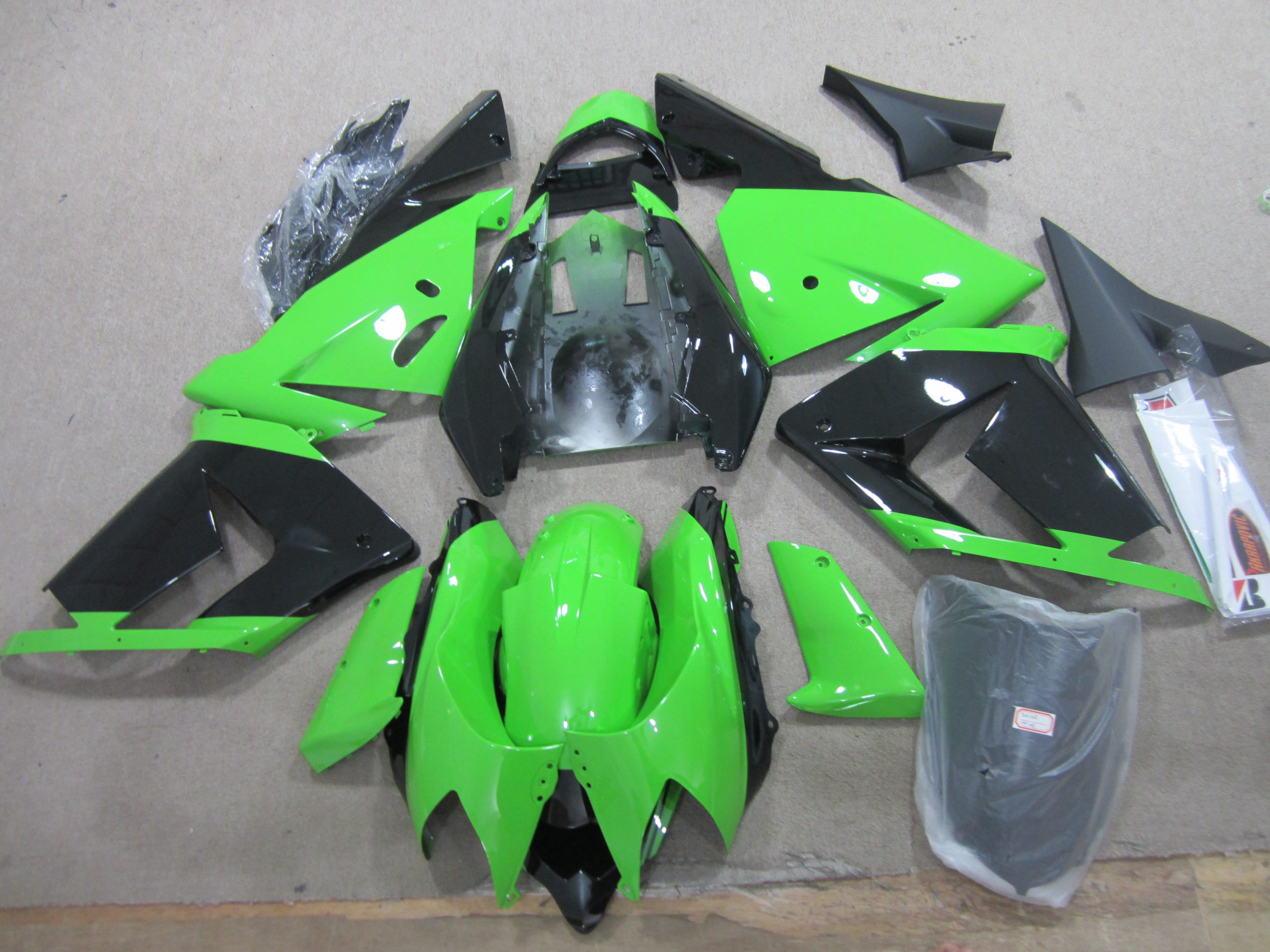Kawasaki Ninja ZX-10R Fairings Plastics Kit 2004-2005 FM-0838